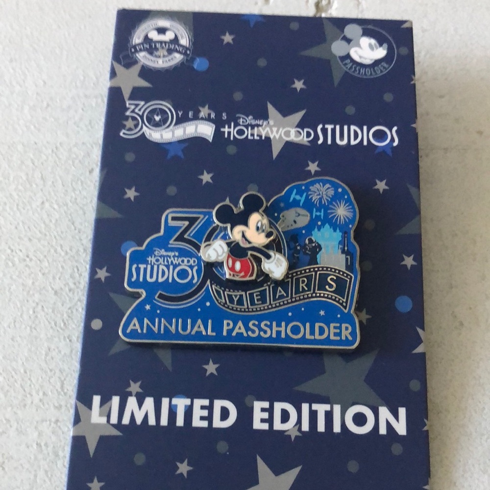 LE Hollywood Studios Annual Passholder Pin NEW